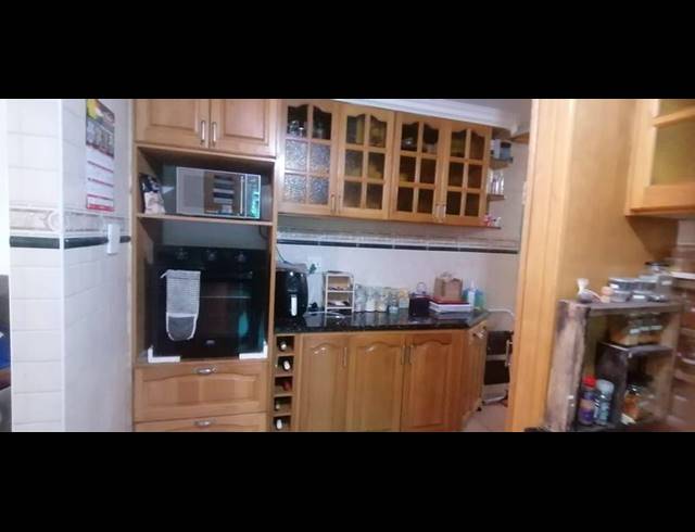 5 BEDROOM HOUSE FOR SALE IN ROCKLANDS